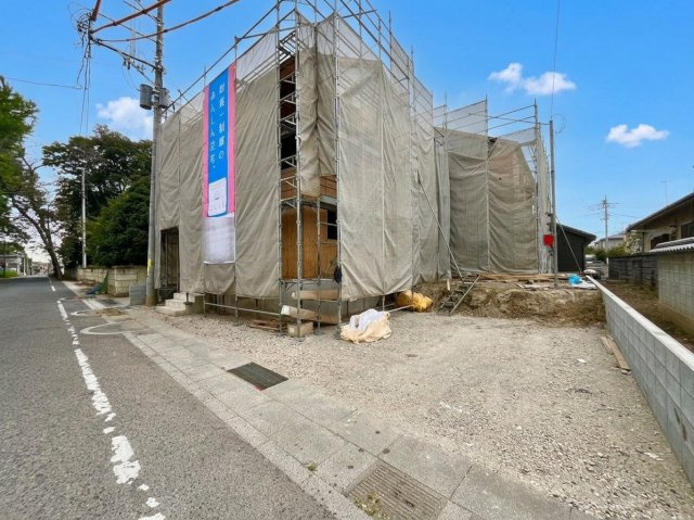 【Cradle Garden】　古河市宮前町　第１０　全2邸の前面道路含む現地写真|〇１号棟〇
広々LDK20帖！
ファミリークローク付きの収納豊富なお家です♪
2026年10月撮影