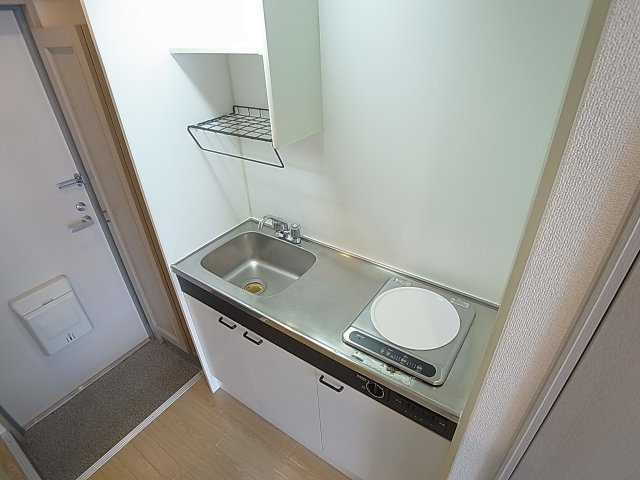 神戸市長田区戸崎通２丁目の賃貸マンションのキッチン|広めのＩＨコンロ付・綺麗なキッチン