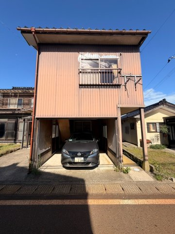 柿崎区三ツ屋浜レントハウスの駐車場