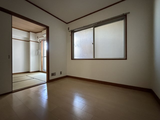 山洋コーポの洋室