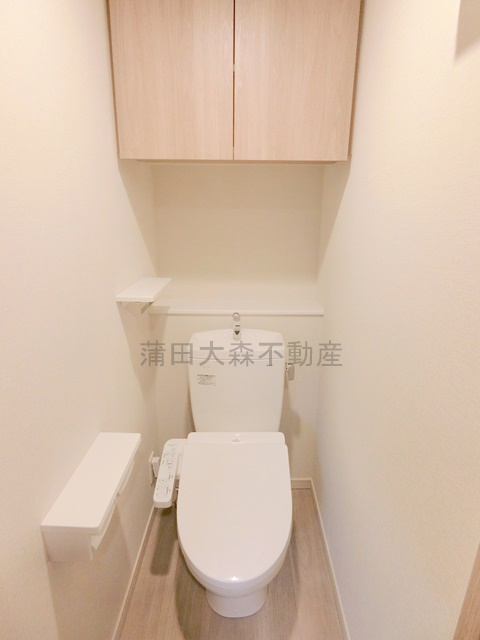 ルーブル本羽田のトイレ|棚収納と温水洗浄便座付きのトイレ