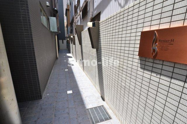 レジュールアッシュ尼崎のエントランス
