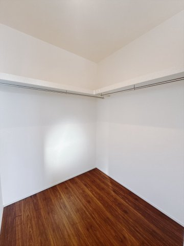 【新築戸建】第2前橋総社町植野　の収納|■WIC｜お洋服はもちろん、使う頻度の少ない家具や小物・場所を取りがちな旅行用のスーツケースなどもしまえます。また、厚手のコートをしまっても充分な広さを堪能できるプランです♪