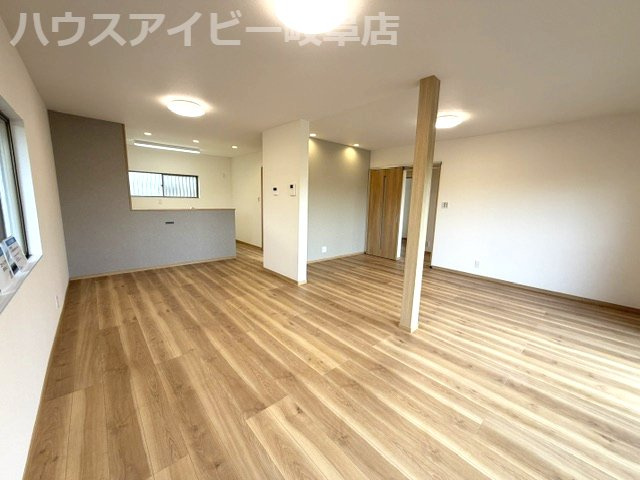 【居間・リビング】の画像