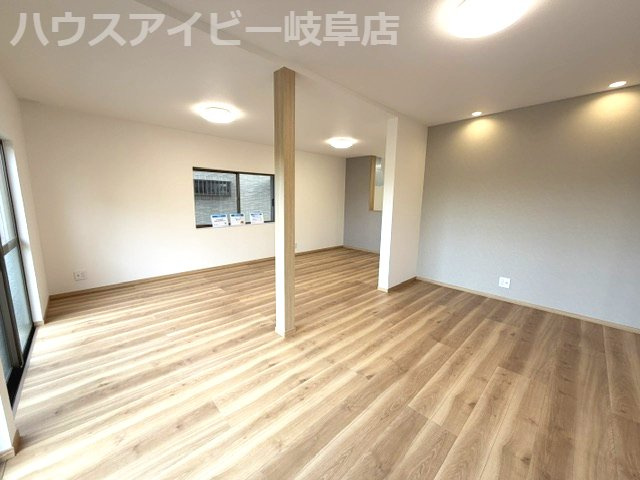 【居間・リビング】の画像