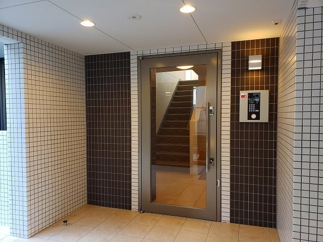 クロワール　長田のエントランス