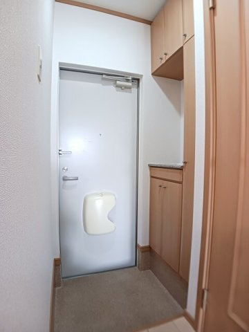 ミッドウエスト小阪の玄関