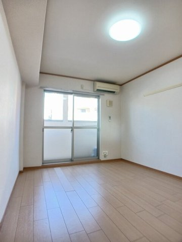 ミッドウエスト小阪の内装