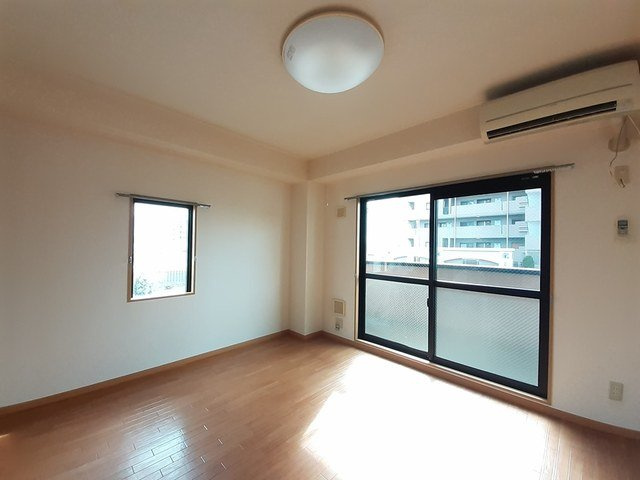 シャルム山本の内装