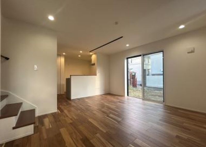 平塚市花水台　新築戸建　全１棟の内装|家族団らんの場にもピッタリなカウンターキッチン仕様のリビングです◎