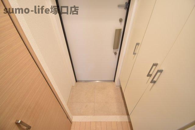 レジュールアッシュ尼崎の玄関