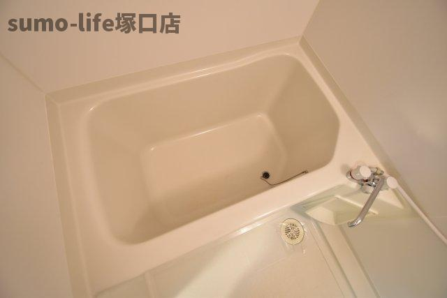 レジュールアッシュ尼崎の浴室