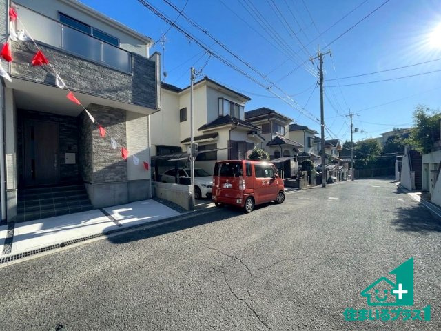 ■枚方市香里ケ丘　第5期　新築一戸建ての前面道路含む現地写真|周辺は落ち着いた街並みの住宅地！子育てがしやすい住環境です！まだ未完成ですが、現地でしかわからない事もございます。是非一度ご覧ください。