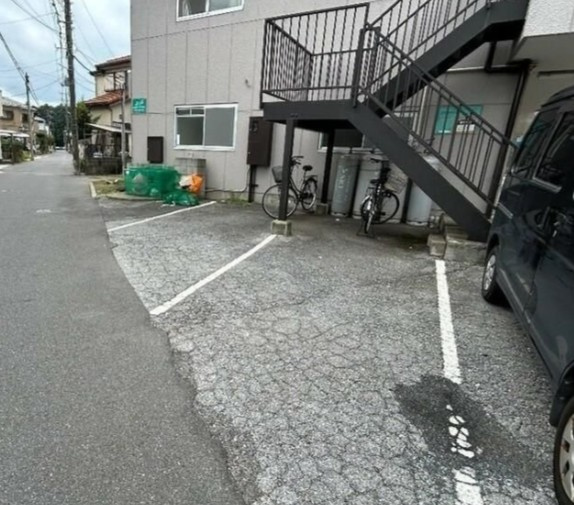 柏東ハイツの駐車場