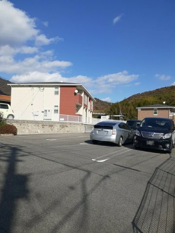 サンシャイン　ヒル　ハウスⅠの駐車場