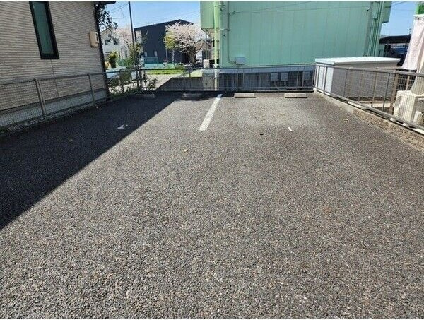 グランシャリオ(西中山町)の駐車場