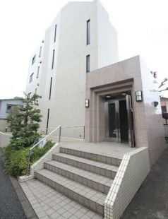 【外観】 | すずらんマンション | 鉄筋コンクリート造のがっちりとした建物。