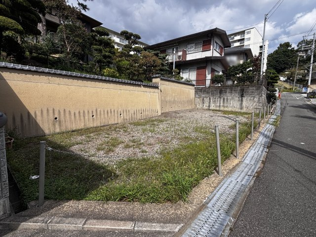 明石市朝霧東町3丁目戸建の駐車場