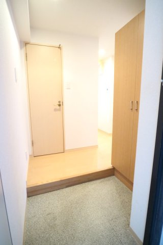 プライムアーバン千代田富士見の玄関|収納もある玄関です