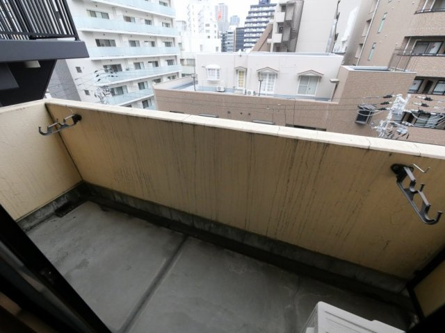 大阪市中央区島之内１丁目の賃貸マンションのバルコニー
