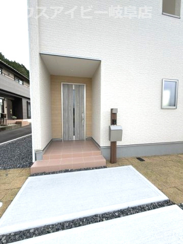 各務原市蘇原伊吹町新築建売限定1邸！お車ラクラク並列3台可能！蘇原第一小学校まで徒歩12分！の玄関|各務原市蘇原伊吹町新築建売限定1邸！お車ラクラク並列3台可能！蘇原第一小学校まで徒歩12分！