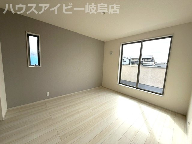 各務原市蘇原伊吹町新築建売限定1邸！お車ラクラク並列3台可能！蘇原第一小学校まで徒歩12分！の洋室|各務原市蘇原伊吹町新築建売限定1邸！お車ラクラク並列3台可能！蘇原第一小学校まで徒歩12分！
