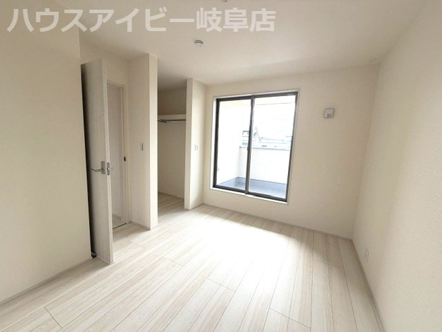 各務原市蘇原伊吹町新築建売限定1邸！お車ラクラク並列3台可能！蘇原第一小学校まで徒歩12分！の洋室|各務原市蘇原伊吹町新築建売限定1邸！お車ラクラク並列3台可能！蘇原第一小学校まで徒歩12分！