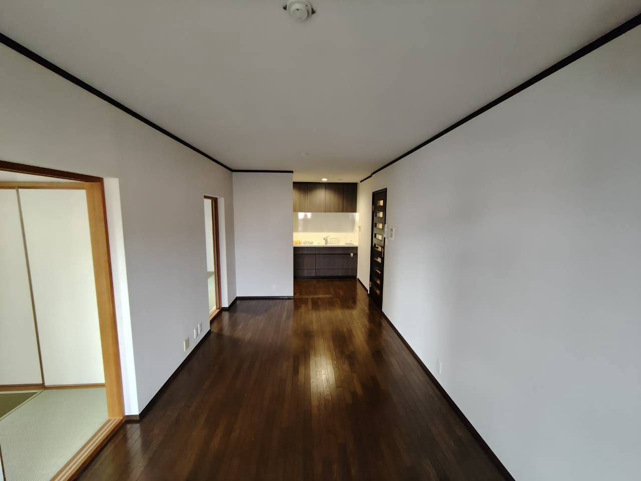 グリーンヒル松栄の居間・リビング|★明るいフローリングの角部屋です★