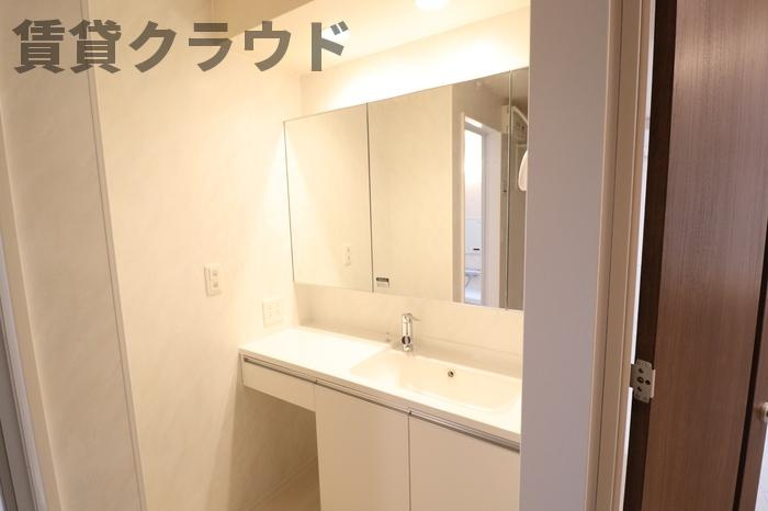 D-roomちはら台Hの洗面所|椅子をしまえてメイクも出来る大きな洗面台！