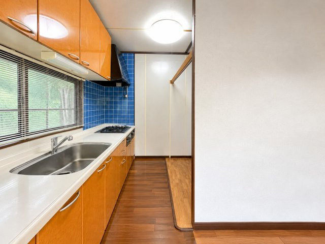 勝浦市佐野　中古戸建のキッチン|※画像の一部はAIを用いて加工・編集しています。実際の状況と異なる場合がありますので、ご了承下さい。