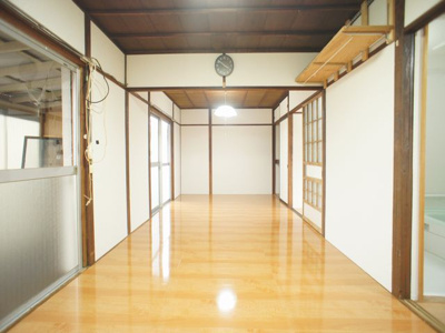 【居間・リビング】 | メゾン玉田 | 快適に過ごせるエアコンが付いています♪