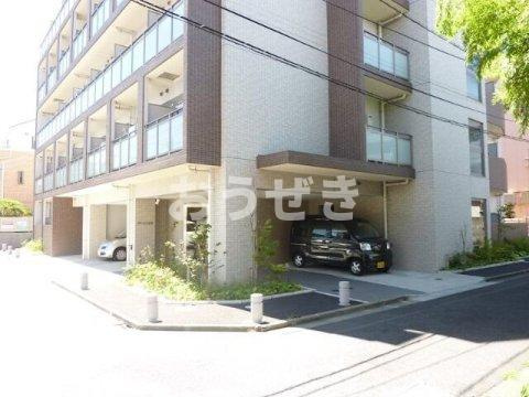 ドミール五反野のエントランス