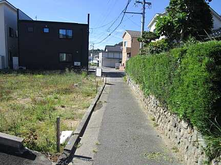 安佐南区八木９丁目の前面道路含む現地写真