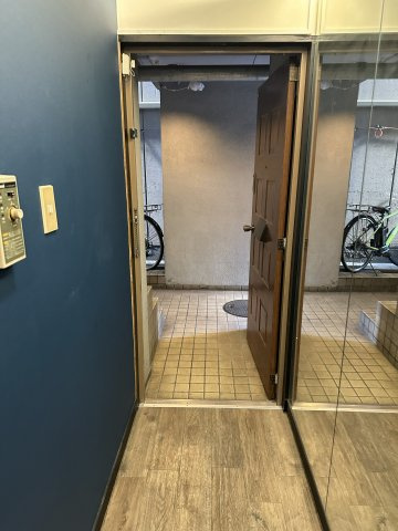 アメニティ京橋の玄関