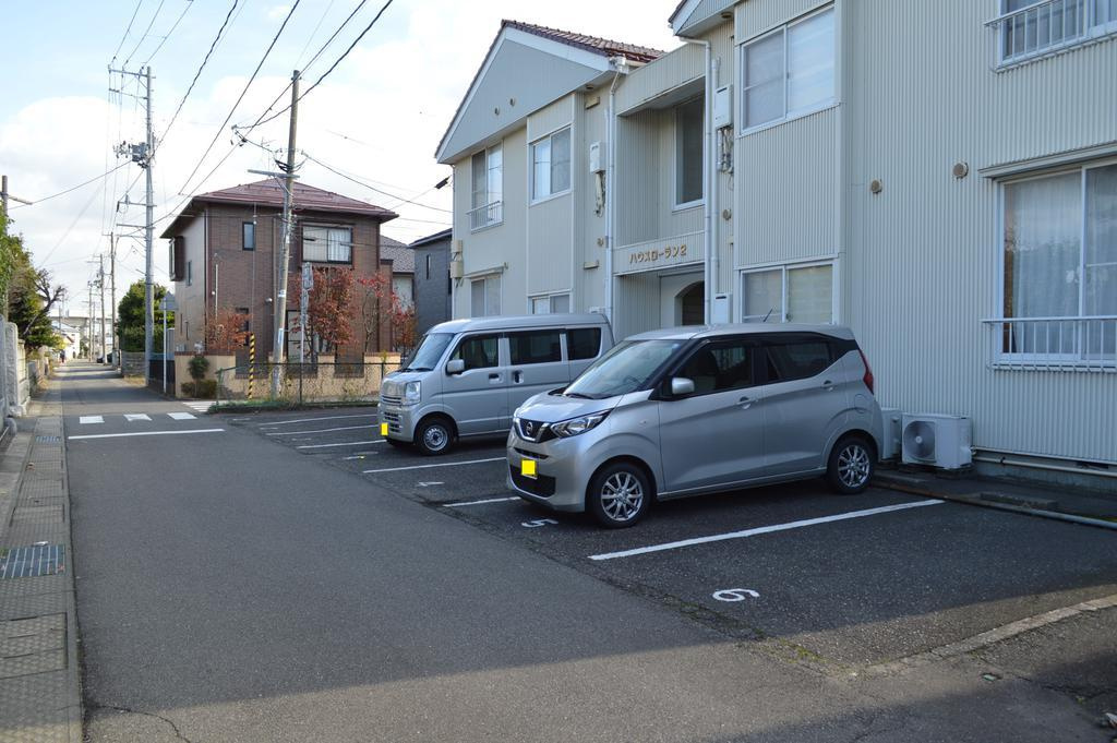 ハウスローランⅡの駐車場