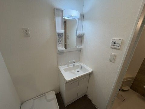 ジーメゾン見沼島町セレーノの洗面所