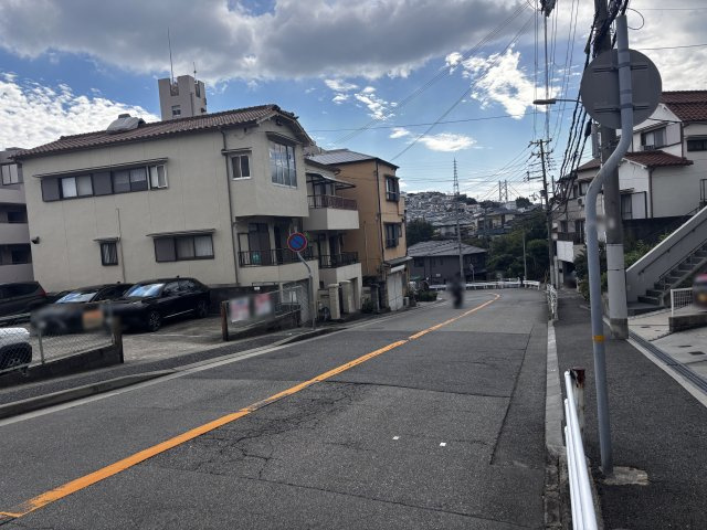 神戸市垂水区南多聞台3丁目戸建の前面道路含む現地写真