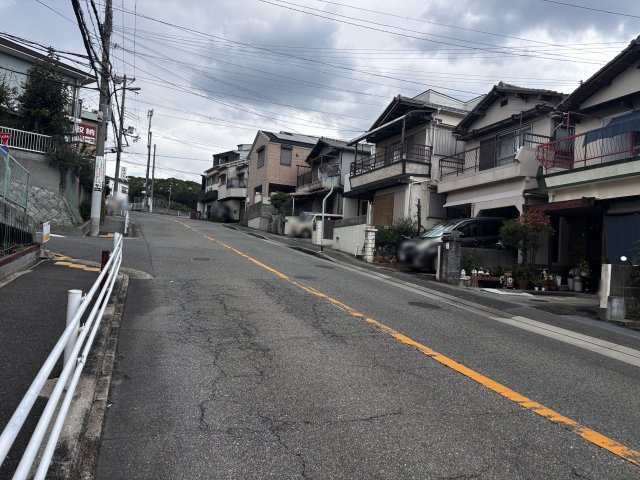 神戸市垂水区南多聞台3丁目戸建の前面道路含む現地写真