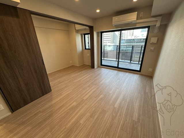 シーズンフラッツ南森町PREMIERの居間・リビング