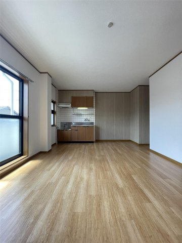 岩井川タウンハウスⅡの居間・リビング|おしゃれな居間です