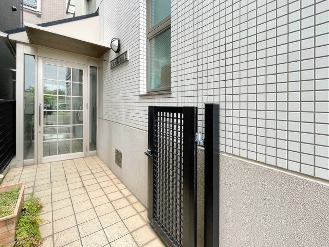 ガネーシャ甲南2のエントランス