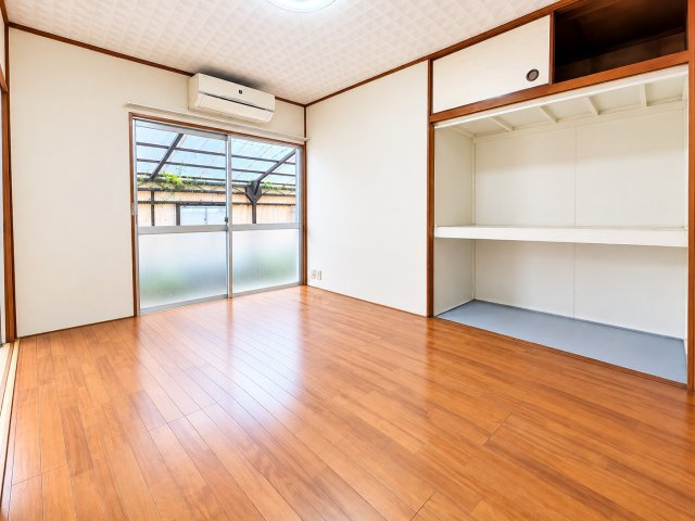 甲賀市信楽町長野の洋室|落ち着いた色調の洋室です