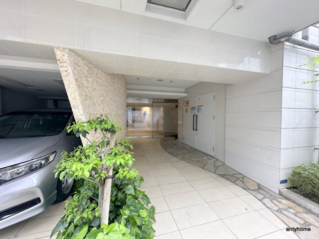 マリンズ心斎橋Ⅲ　仲介手数料無料のエントランス