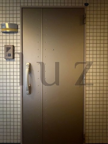 ソレーユ横濱大口の玄関