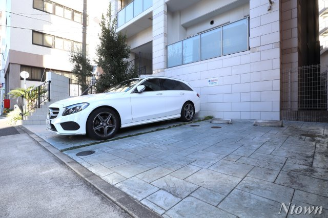 【駐車場】 | クリスタル丸の内 | 駐車場です