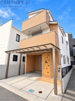 平成24年築４ＬＤＫ車庫付き戸建てのご紹介です。
阪急武庫之荘駅最寄り、ＪＲ立花駅の利用もできる便利な立地です。
居住中の物件につき見学希望の際は、事前にご連絡をいただくとご案内がスムーズです。