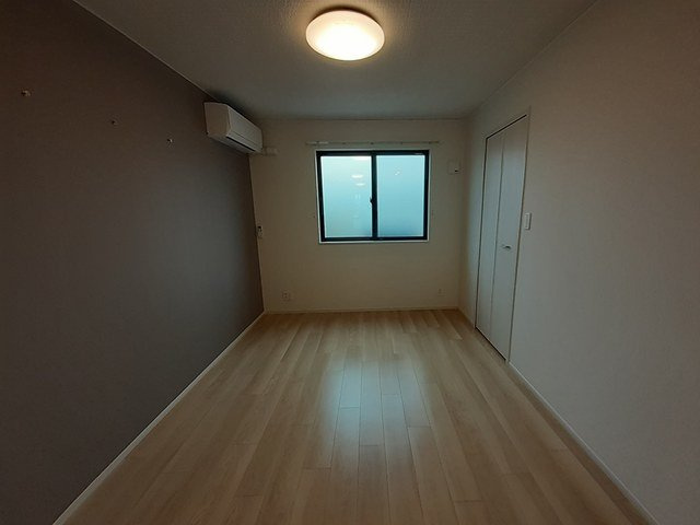 フロンティアの内装|明るい室内です