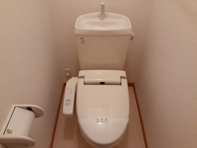 イースト．ウィングのトイレ|落ち着いた色調のトイレです