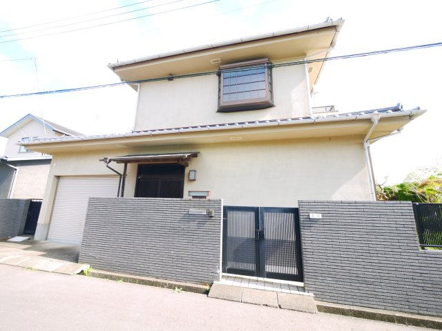 茂原市渋谷　中古戸建の外観|2LDK+1LDK 2世帯住宅 リモコン付ビルトインガレージ 都市ガス スーパーベイシア徒歩約7分