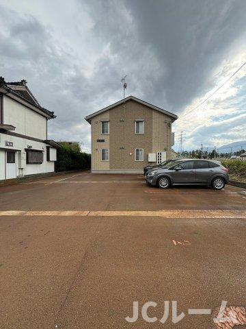 アステールの駐車場